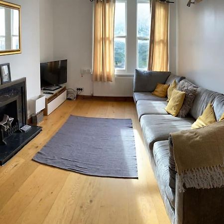 3 Double Bedroomed Flat, Acton. London, Uk Экстерьер фото