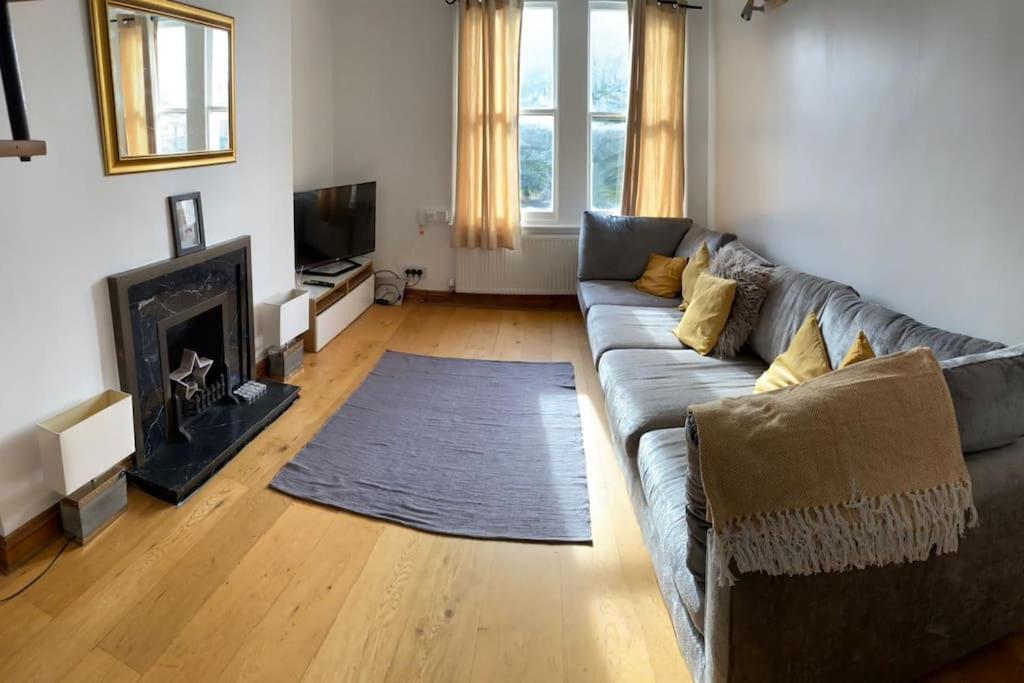 3 Double Bedroomed Flat, Acton. London, Uk Экстерьер фото