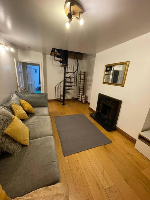 3 Double Bedroomed Flat, Acton. London, Uk Экстерьер фото